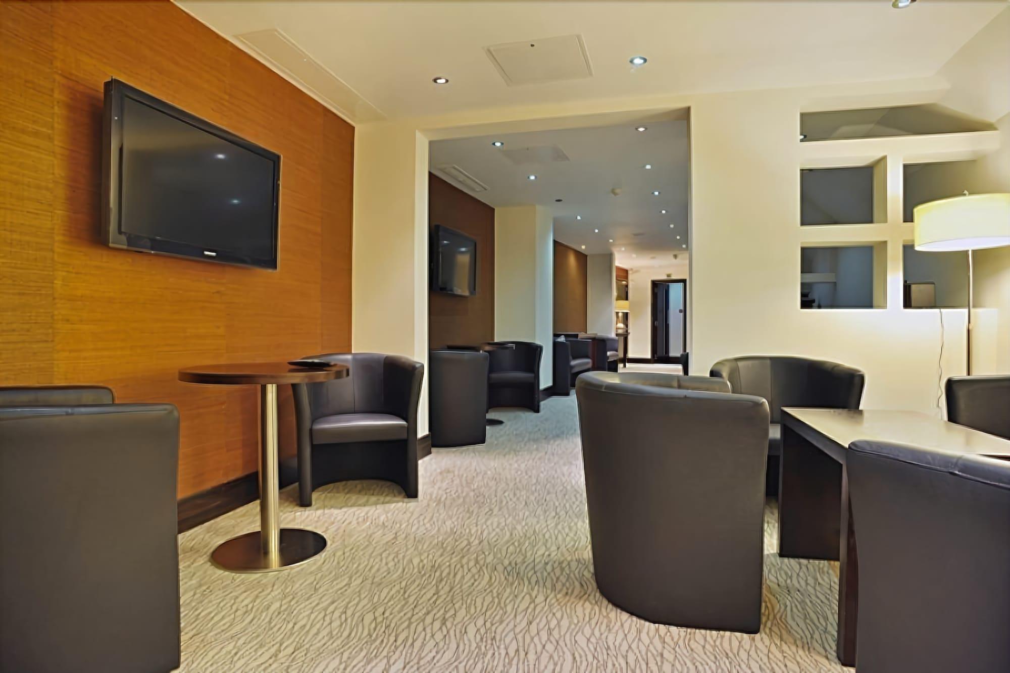 فندق ذا مونتكالم آت بريويري لندن سيتي المظهر الخارجي الصورة The lounge at London Heathrow Airport
