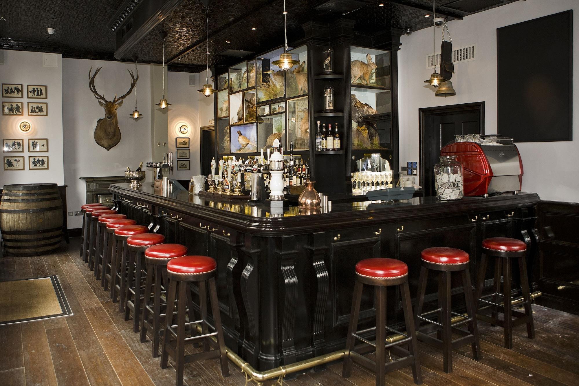 فندق ذا مونتكالم آت بريويري لندن سيتي المظهر الخارجي الصورة The bar at the Old Tom & English