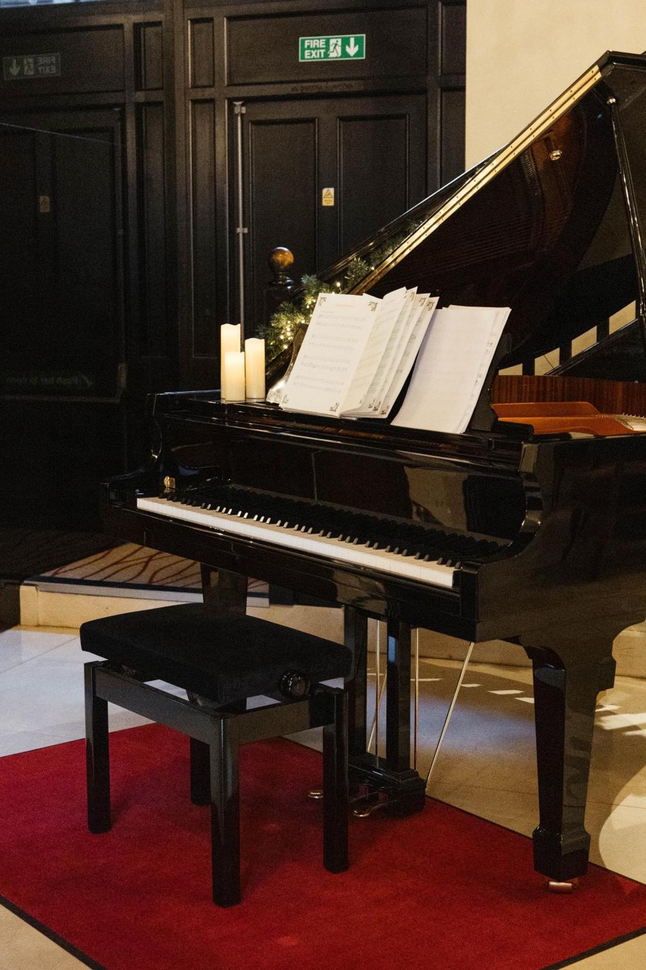 فندق ذا مونتكالم آت بريويري لندن سيتي المظهر الخارجي الصورة A piano with a music stand