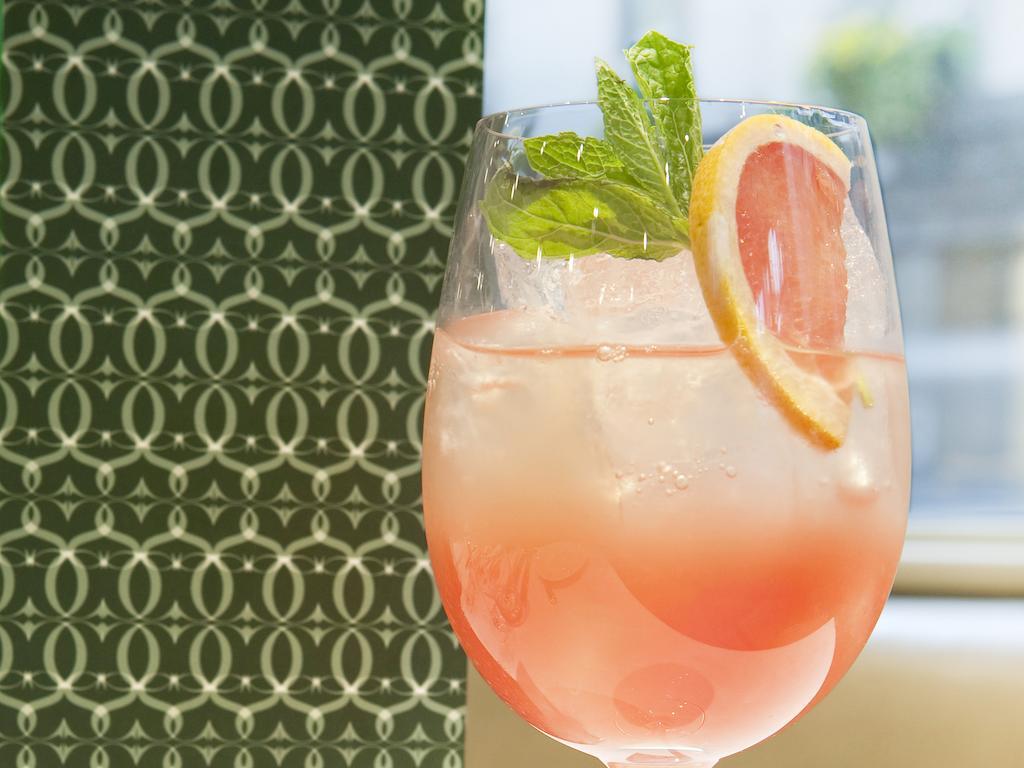 فندق ذا مونتكالم آت بريويري لندن سيتي المظهر الخارجي الصورة A Pink Lady cocktail